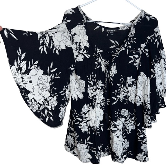 Billabong Oversized Black and White Floral Shirt Size Small - Picture 2 of 8